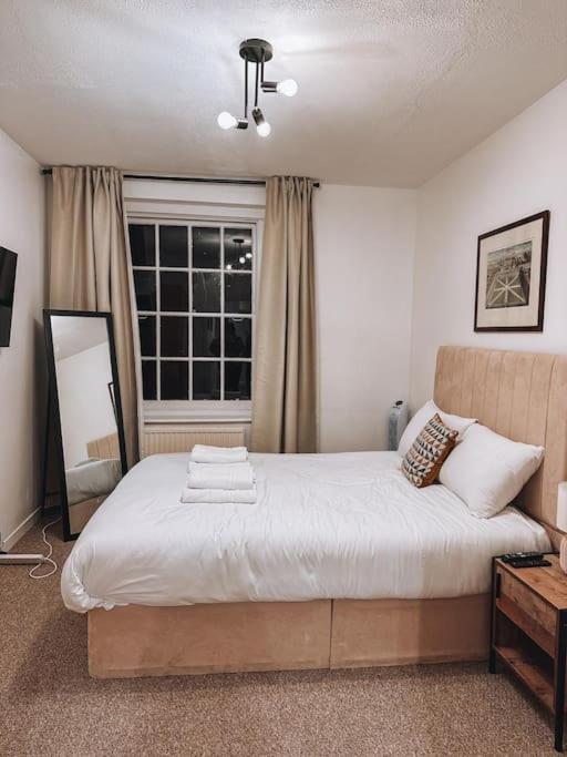 Modern Flat In Central Лондон Екстериор снимка