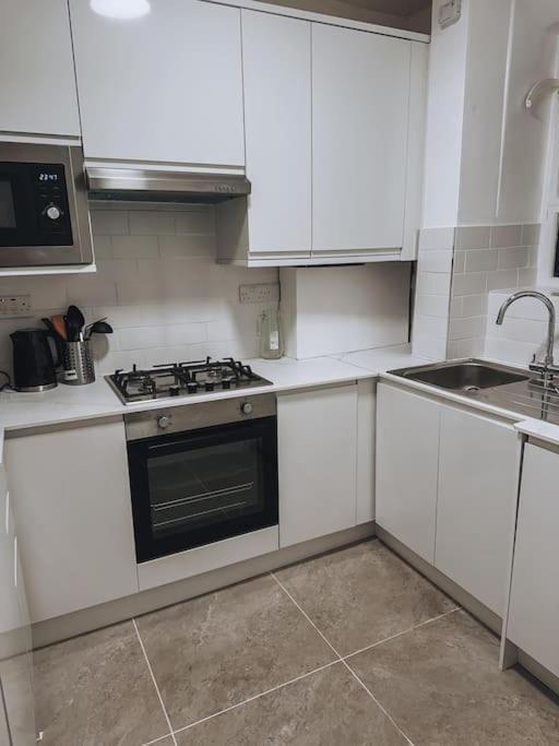 Modern Flat In Central Лондон Екстериор снимка