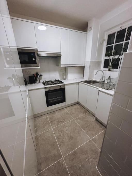 Modern Flat In Central Лондон Екстериор снимка