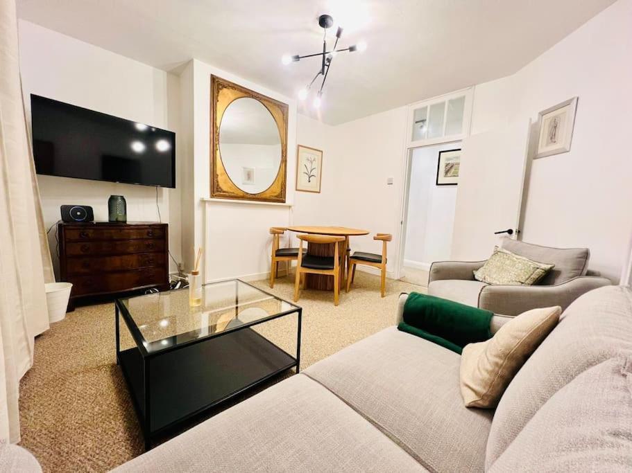 Modern Flat In Central Лондон Екстериор снимка